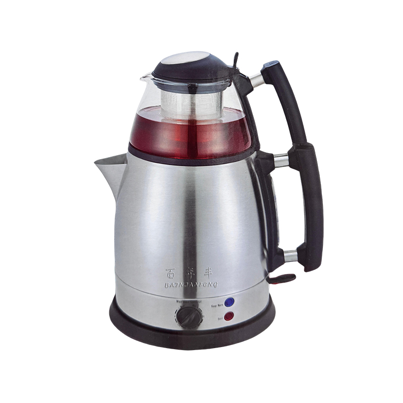 What kind of structure should the bottom of stainless steel pots be designed to achieve better uniform heat conduction?